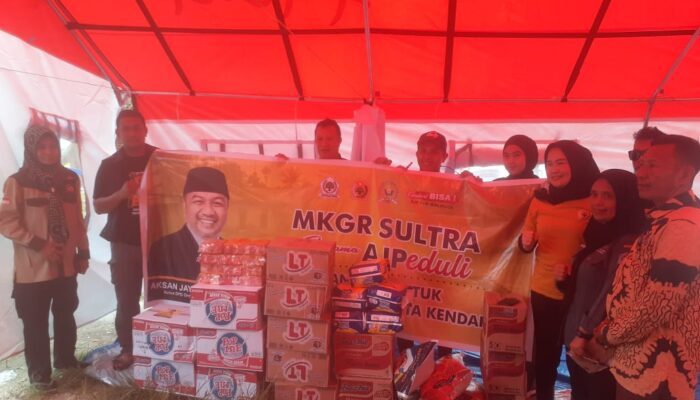 AJP Bersama Ormas MKGR Sultra Berikan Bantuan Kepada Korban Banjir di Kendari