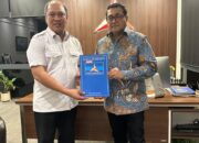 Ruksamin Dapat Surat Tugas DPP Demokrat Tarung Pilgub Sultra 2024