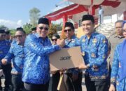 Bupati Konawe Utara H. Ruksamin Serahkan 287 Laptop kepada Guru ASN dan P3K