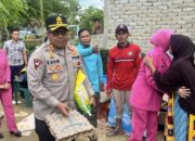 Kapolres Konsel Kunjungi Korban Bencana Angin Puting Beliung di Mowila