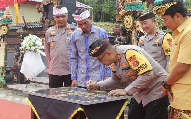 Kapolda Sultra Irjen Pol Dwi Irianto Resmikan Pura Dharma Chakti Raharja