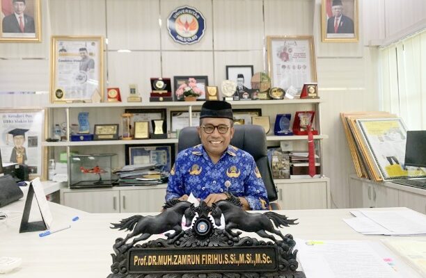 Rektor UHO Prof. Zamrun Tegaskan Tidak Ada Adu Jotos, Hanya Mau Tenangkan Mahasiswa Saya