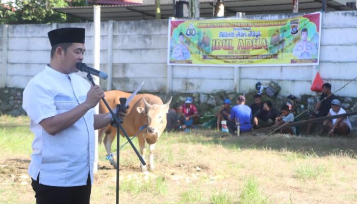Kepedulian Polri di Hari Raya: Polresta Kendari Bagikan Hewan Kurban