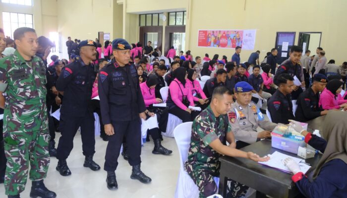 Sambut Hari Bhayangkara ke-79, Polda Sultra Gelar Donor Darah Bersama TNI