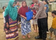 Polda Sultra Gelar Bansos Jelang Hari Bhayangkara ke-79, 100 Paket Sembako Disalurkan ke Warga Sekitar TPA Puwatu