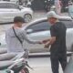 Juru Parkir Liar di Indomaret Ilmiah Kendari Kian Meresahkan, Warga Pertanyakan Ketegasan Aparat