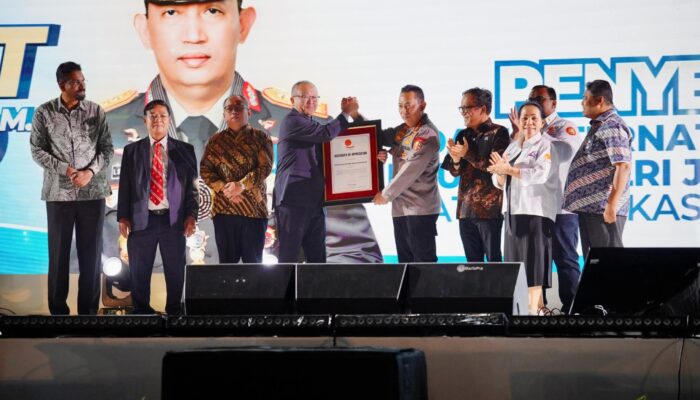 Kapolri Jenderal Listyo Sigit Prabowo Terima Penghargaan ITUC-AP atas Dedikasi Lindungi Hak Buruh