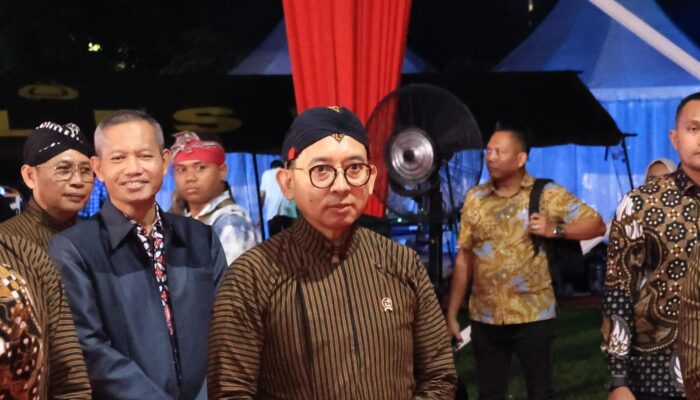 Menteri Fadli Zon Apresiasi Pagelaran Wayang Kulit Polri di HUT Bhayangkara