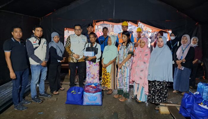 PLN ULP Kolaka Salurkan Bantuan untuk Korban Kebakaran di Pomalaa