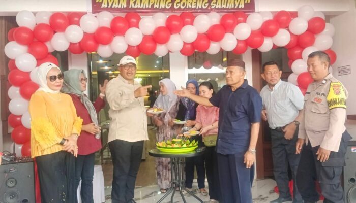 Grand Opening D’Star Cafe Kendari: Hadirkan Ayam Kampung Goreng Saumya sebagai Menu Andalan