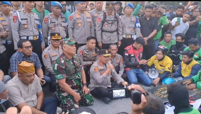 Ratusan Driver Ojek Online Sampaikan Aspirasi, Gelar Aksi Solidaritas di Polda Sultra