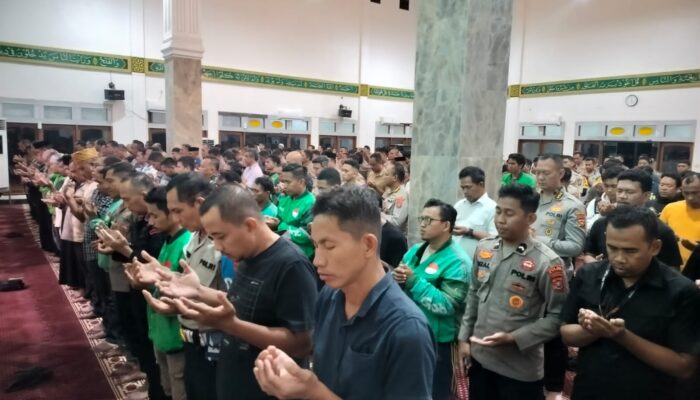 Kapolda Sultra Ajak Ojol Gelar Sholat Gaib dan Doa Bersama untuk Affan Kurniawan