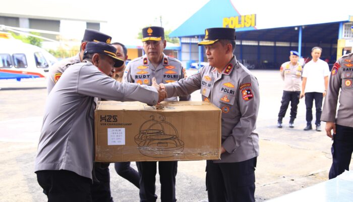 Polri Kirim Bantuan Kemanusiaan untuk Korban Banjir Bandang di NTT