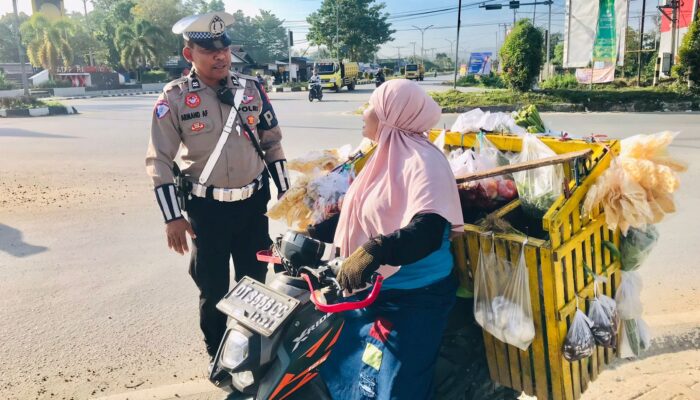 Polantas Menyapa: Edukasi Tertib Lalu Lintas dengan Sentuhan Humanis di Kendari