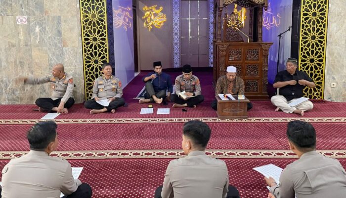 Personel Bid Humas Polda Sultra Ikuti Binrohtal, Perkuat Iman dan Integritas dalam Pelayanan