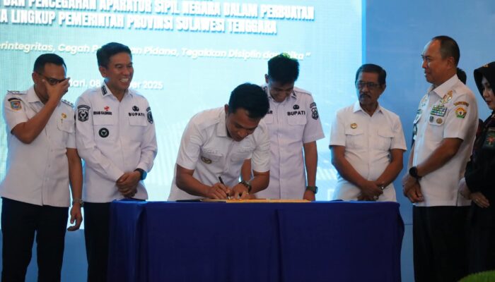 Bupati Konawe Utara Tandatangani Komitmen Bersama Pencegahan Tindak Pidana ASN se-Sultra