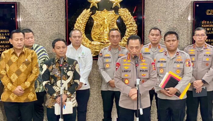 Kapolri dan Menteri Kehutanan Bentuk Satgas Gabungan Selidiki Temuan Kayu Diduga Pemicu Bencana di Aceh dan Sumatera