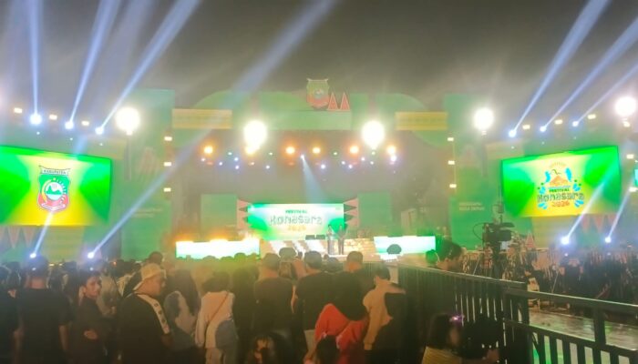 Bupati Ikbar Resmi Tutup Festival Konasara 2026, Tegaskan Pembangunan Berbasis Budaya dan Kebersamaan