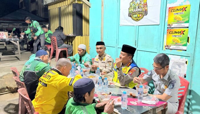 Kolaborasi Ditlantas Polda Sultra, Dishub, dan Jasa Raharja Gelar “Sahur On The Pangjek” di Kendari