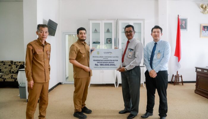 Bank Sultra Salurkan CSR Rp193 Juta untuk Rumah Ibadah dan Sanitasi di Buton