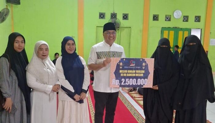IKA Smansa Kendari 97 Salurkan Bantuan Pembangunan Masjid dan Beasiswa untuk Anak Asuh