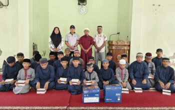 Menebar Kepedulian di Tahun Ajaran Baru, DKM Bandara Haluoleo Berbagi Perlengkapan Sekolah untuk Anak Panti