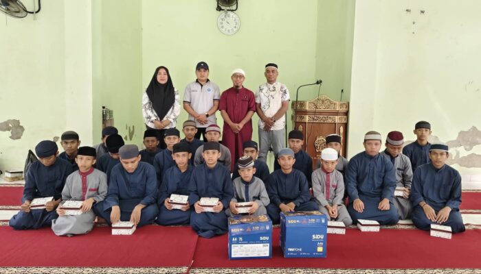 Menebar Kepedulian di Tahun Ajaran Baru, DKM Bandara Haluoleo Berbagi Perlengkapan Sekolah untuk Anak Panti