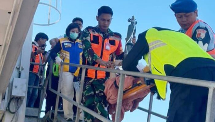 Satgas Lanud Haluoleo Sigap Tangani Penumpang Darurat Usai Pesawat Mendarat di Bandara Haluoleo