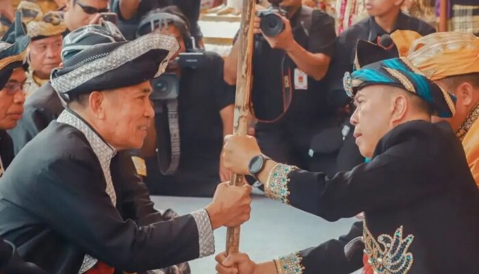 Gubernur Andi Sumangerukka Dianugerahi Gelar Adat Tertinggi Muna “Sangia Mondono Wite Bhalano”
