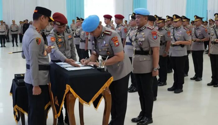 Kapolda Sultra Pimpin Sertijab 5 Pejabat Utama dan 5 Kapolres, Tegaskan Penguatan Kinerja Polri untuk Masyarakat