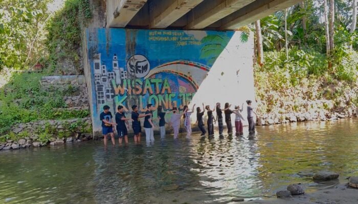 Mahasiswa KKN Reguler Batch II UHO Kenalkan Potensi Wisata Permandian Kolong Jembatan di Kolaka