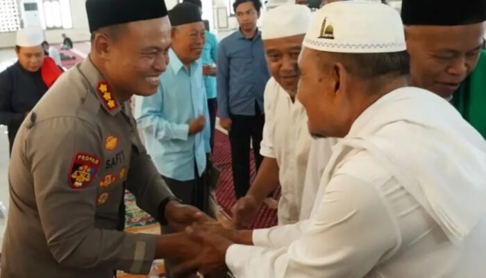 Kapolresta Kendari Sampaikan Pesan Kamtibmas dalam Safari Jumat di Masjid Raya Al-Kautsar