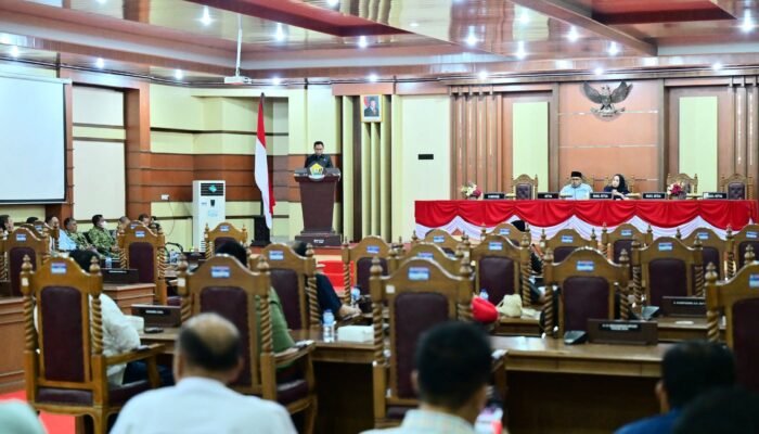 Pemprov Sultra Jawab Pandangan Fraksi DPRD, PAD Perubahan APBD 2026 Naik Rp243,65 Miliar