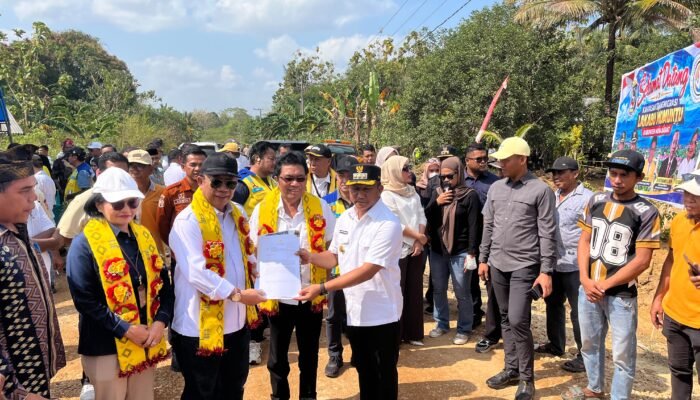 Dari Jalan Momuntu hingga Pelabuhan Pajala, Ridwan Bae Kawal Infrastruktur Mubar